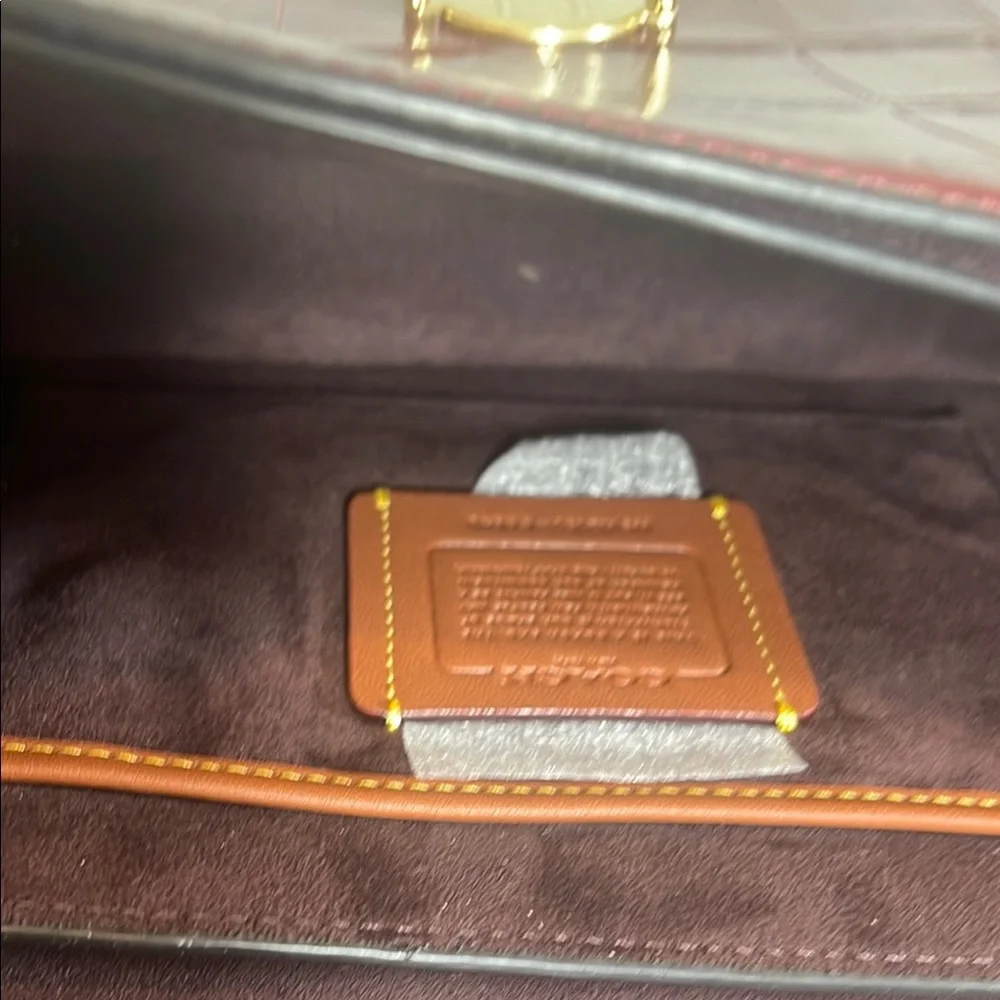 Elegant Burgundy Croc-Embossed Shoulder Bag - Picture 11 of 13